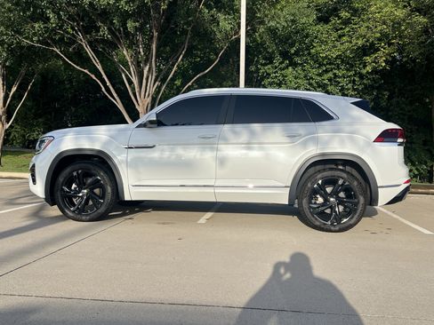 Certified 2024 Volkswagen Atlas Cross Sport SEL R-Line AWD/4WD image 7