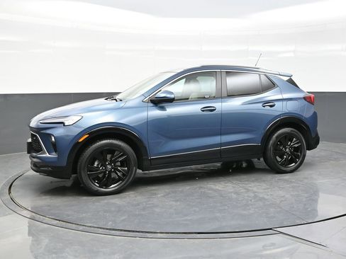 Used 2024 Buick Encore GX Sport Touring image 3