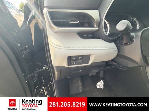 Used 2026 Toyota Highlander XLE AWD/4WD image 14