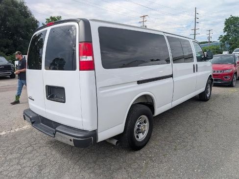 Used 2025 Chevrolet Express 3500 LT w/ LT Preferred Equipment Group RWD image 4