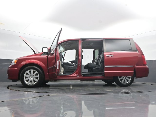 Used 2016 Chrysler Town & Country Touring w/ Driver Convenience Group FWD image 56