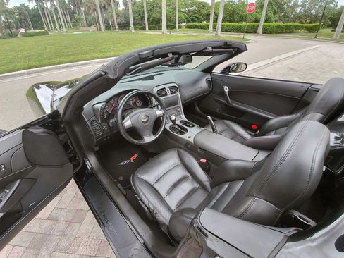 Used 2006 Chevrolet Corvette Convertible w/ Preferred Equipment Group RWD image 22