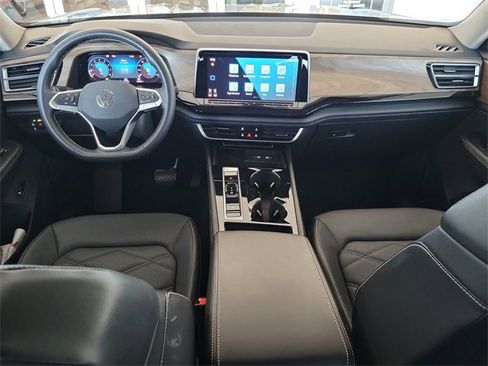 Used 2024 Volkswagen Atlas SE image 16