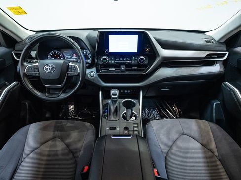 Used 2023 Toyota Highlander LE FWD image 14