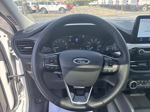 Used 2022 Ford Escape SE w/ SE Sport Appearance Package AWD/4WD image 13