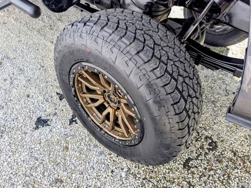 Used 2017 Toyota Tacoma SR AWD/4WD image 12