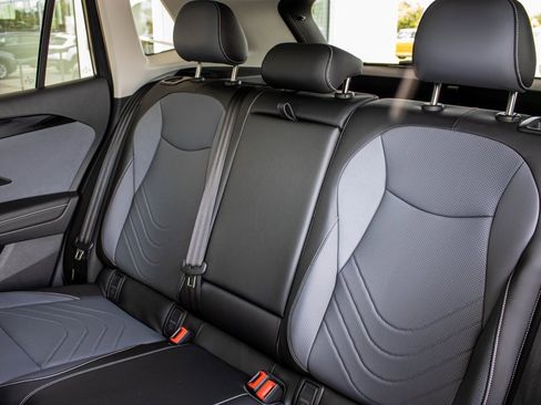 Certified 2025 Volkswagen Tiguan SE image 53