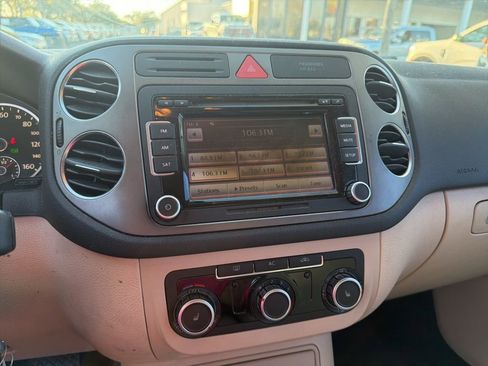 Used 2011 Volkswagen Tiguan SEL image 12