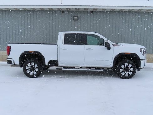 Used 2024 GMC Sierra 2500 Denali image 2