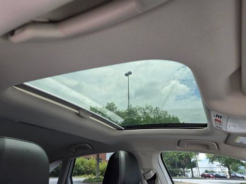 Used 2023 Volkswagen Jetta SE w/ Panoramic Sunroof Package FWD image 19