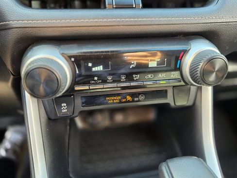 Used 2021 Toyota RAV4 LE FWD image 28