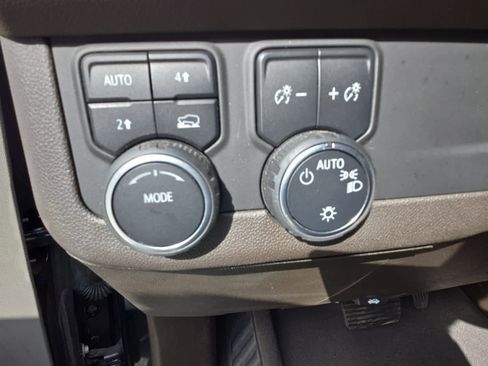 Used 2023 Chevrolet Suburban LT AWD/4WD image 18