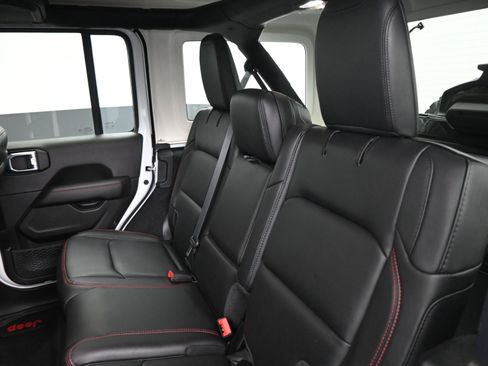 Used 2021 Jeep Wrangler Unlimited Rubicon w/ Xtreme Recon 35" Tire Package image 17