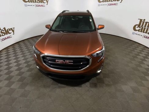 Used 2019 GMC Terrain SLE w/ Driver Convenience Package FWD image 3