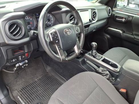 Used 2019 Toyota Tacoma TRD Off-Road AWD/4WD image 6
