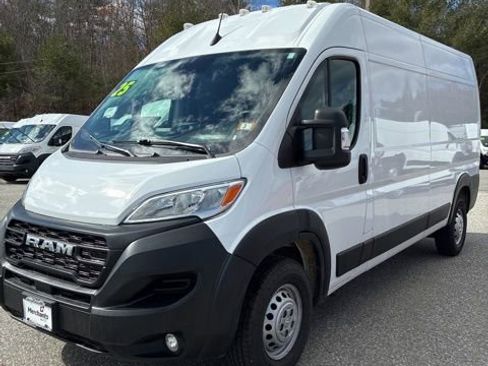 Used 2025 RAM ProMaster 2500 w/ Convenience Group FWD image 3