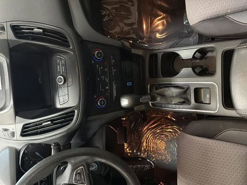 Used 2017 Ford Escape SE w/ Equipment Group 201A FWD image 19