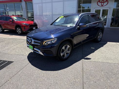 Used 2019 Mercedes-Benz GLC 300 4MATIC image 2