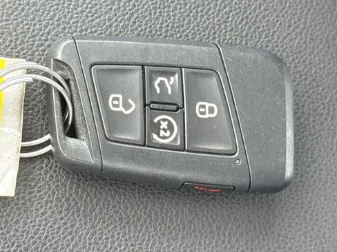 Used 2025 Volkswagen Jetta SE FWD image 28