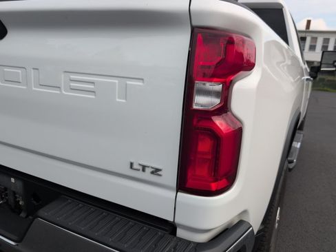 Used 2021 Chevrolet Silverado 2500 LTZ w/ Z71 Off-Road Package AWD/4WD image 16