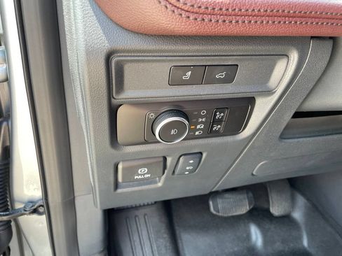 Used 2024 Ford Expedition Limited AWD/4WD image 27