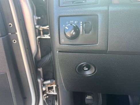 Used 2008 Chrysler 300 C w/ Navigation & Sound Group II RWD image 15