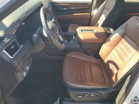 Used 2023 GMC Yukon XL Denali Ultimate image 5