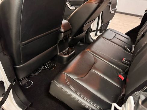 Used 2016 Jeep Wrangler Unlimited Rubicon image 17