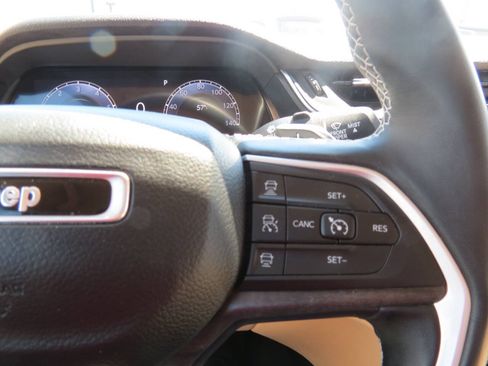 Used 2022 Jeep Grand Cherokee Limited AWD/4WD image 14