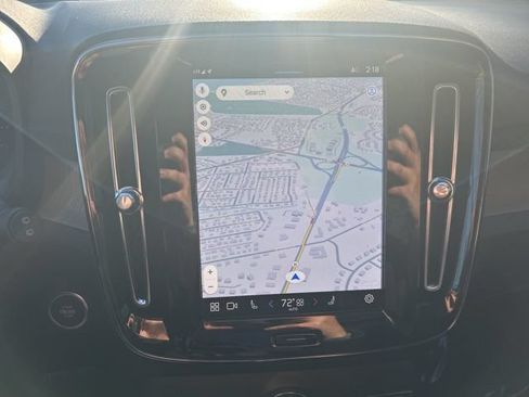 Certified 2025 Volvo XC40 B5 Plus AWD/4WD image 22