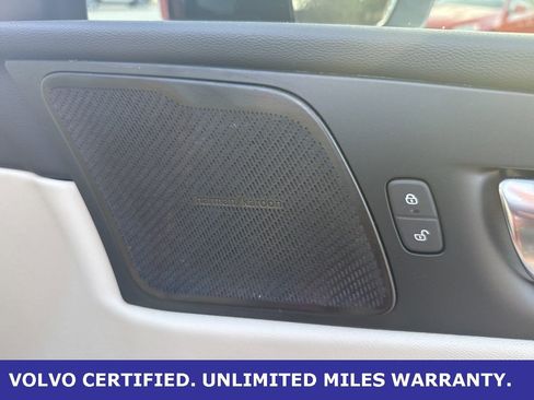 Certified 2023 Volvo XC60 B5 Plus w/ Climate Package image 11
