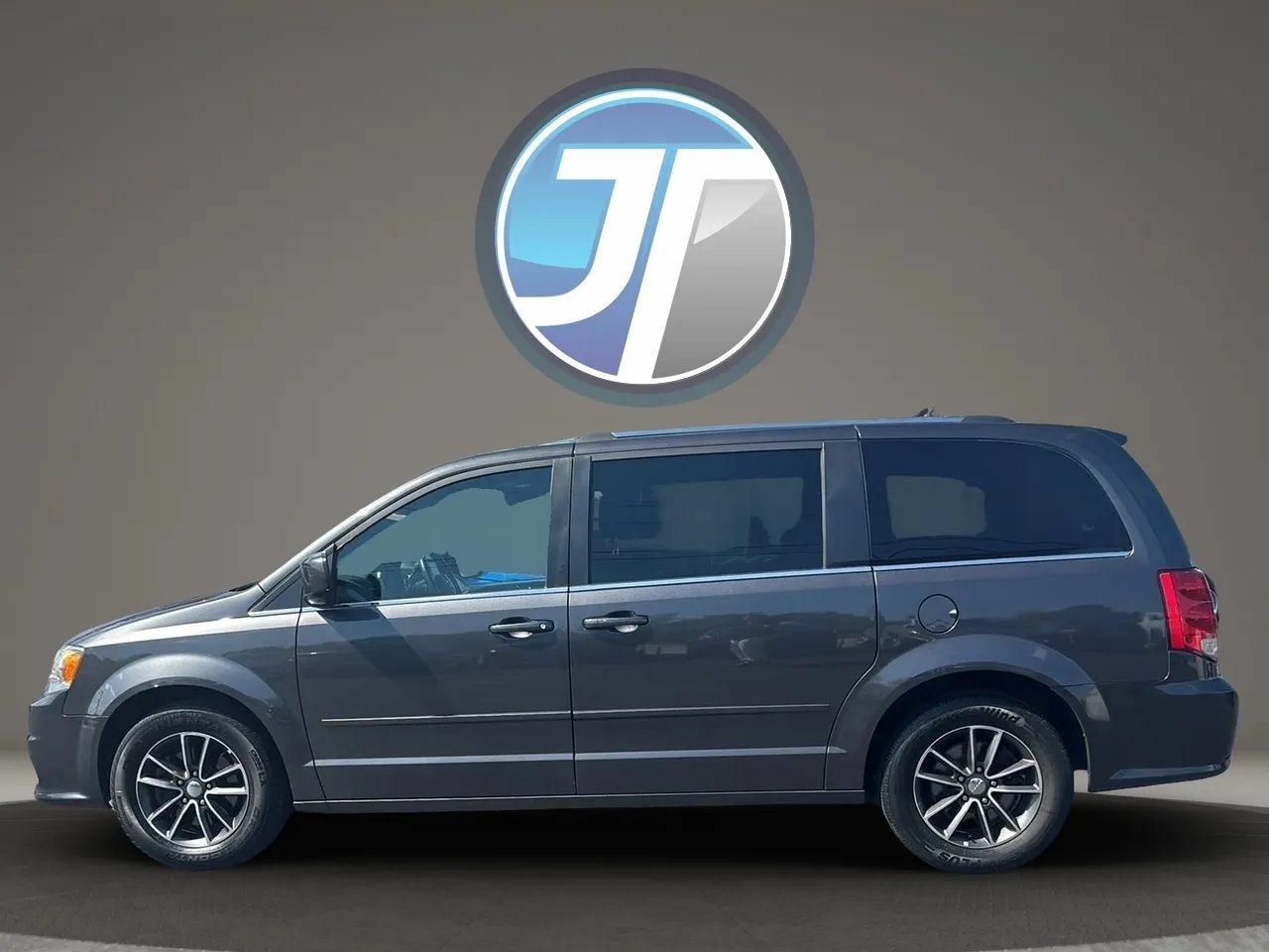 Used 2017 Dodge Grand Caravan SXT FWD image 7