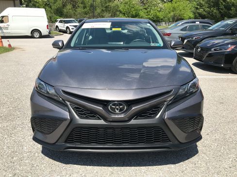 Used 2024 Toyota Camry SE AWD/4WD image 3