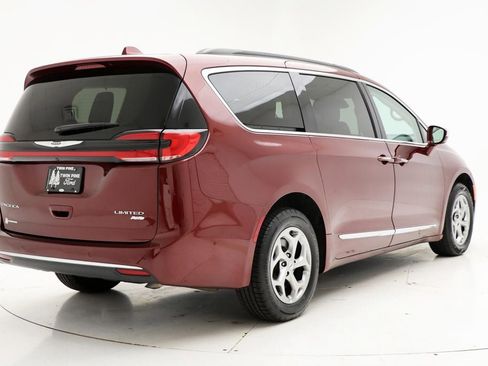 Used 2022 Chrysler Pacifica Limited AWD/4WD image 9