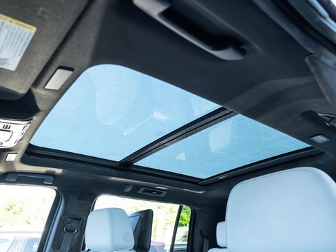 Used 2025 Chevrolet Suburban Premier AWD/4WD image 25