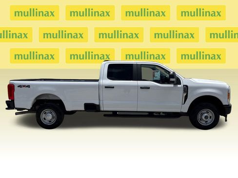 Used 2023 Ford F250 XL AWD/4WD image 2