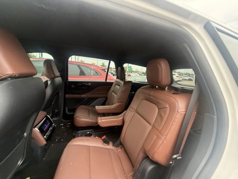 Used 2026 Lincoln Aviator Reserve w/ Jet Appearance Package AWD/4WD image 7