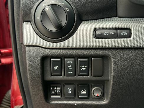 Used 2018 Nissan Titan PRO-4X w/ Pro-4x Convenience Package AWD/4WD image 23