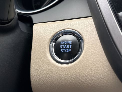 Used 2019 Toyota Camry XLE FWD image 21