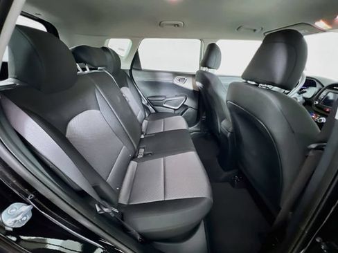 Used 2025 Kia Soul LX w/ LX Technology Package FWD image 36