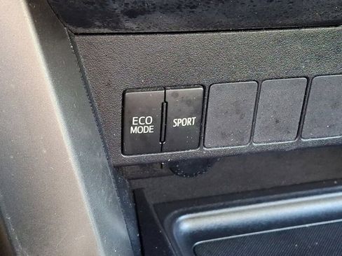 Used 2013 Toyota RAV4 XLE image 29