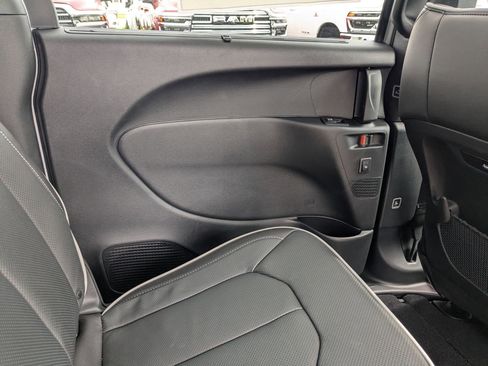 New 2026 Chrysler Pacifica Limited FWD image 33