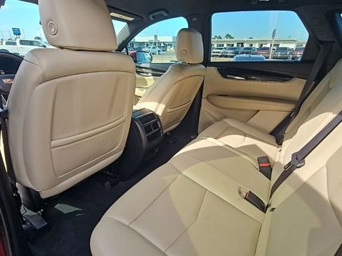 Used 2018 Cadillac XT5 FWD image 18