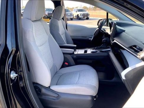 Certified 2025 Toyota Sienna LE image 10