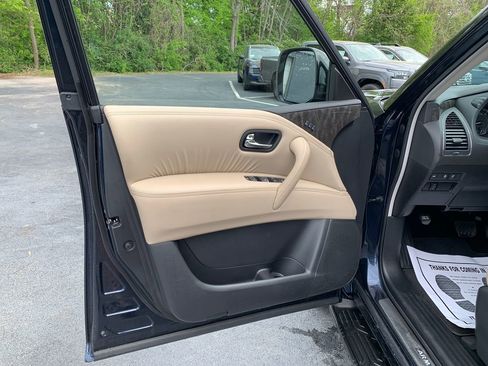 Used 2024 Nissan Armada Platinum w/ Captain's Chairs Package RWD image 11