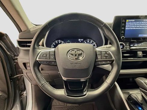 Certified 2020 Toyota Highlander XLE w/ Protection Package #3 AWD/4WD image 9