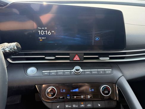 Used 2025 Hyundai Elantra SEL FWD image 15