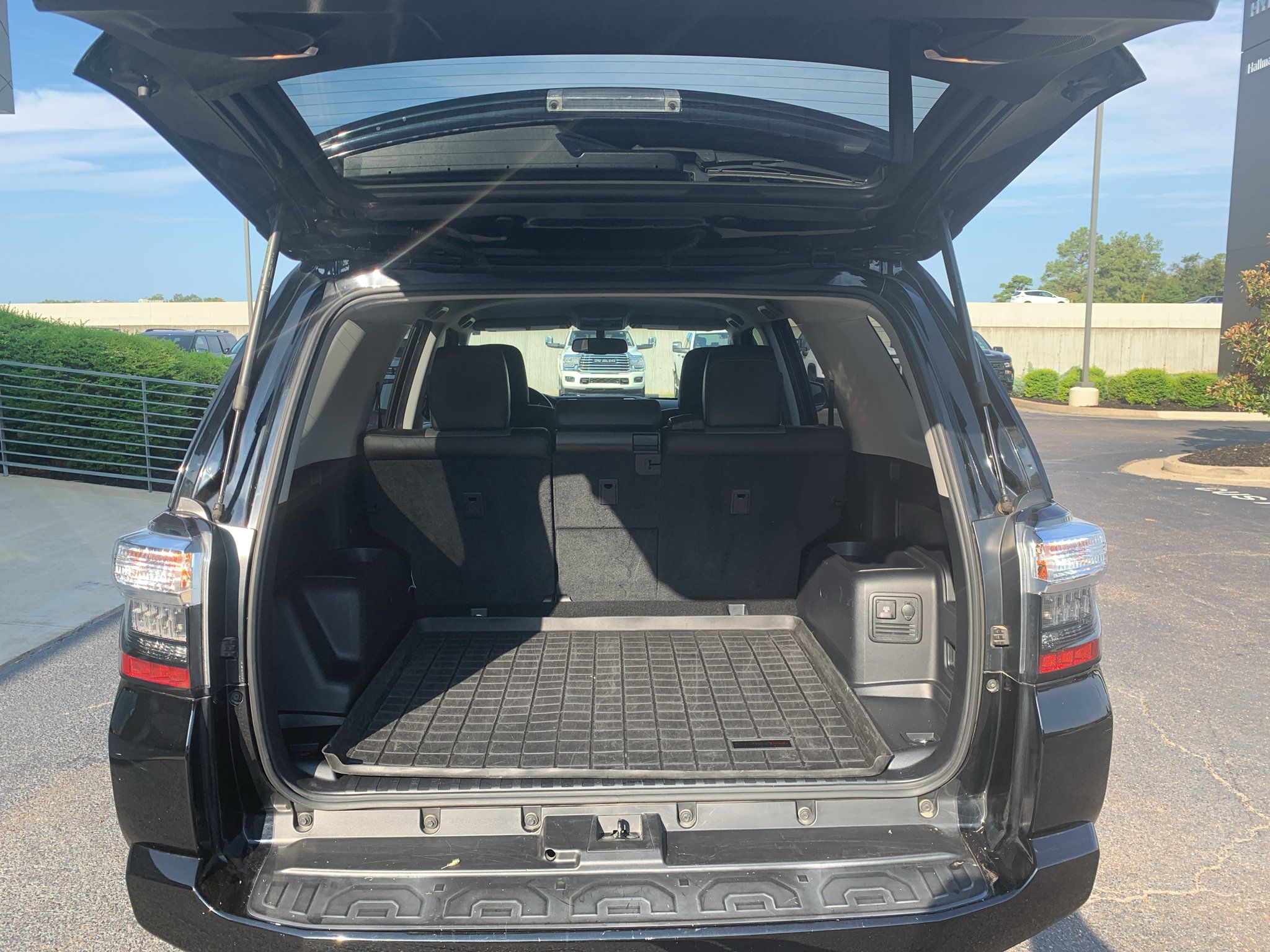 Used 2018 Toyota 4Runner SR5 Premium AWD/4WD image 6