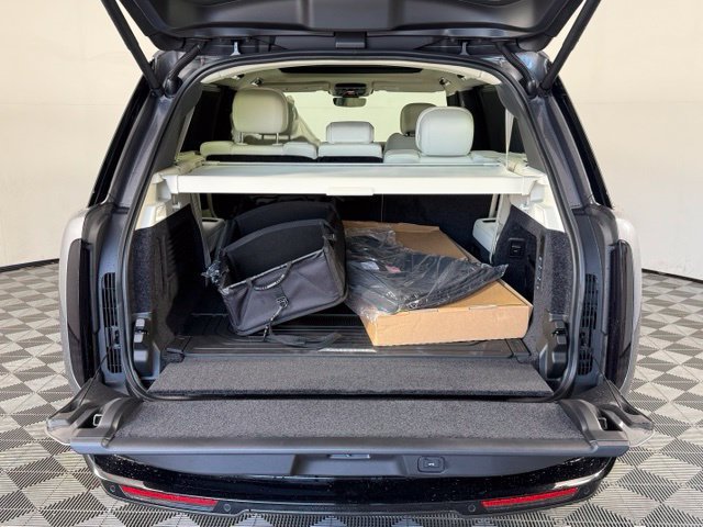 New 2026 Land Rover Range Rover Long Wheelbase SE AWD/4WD image 13