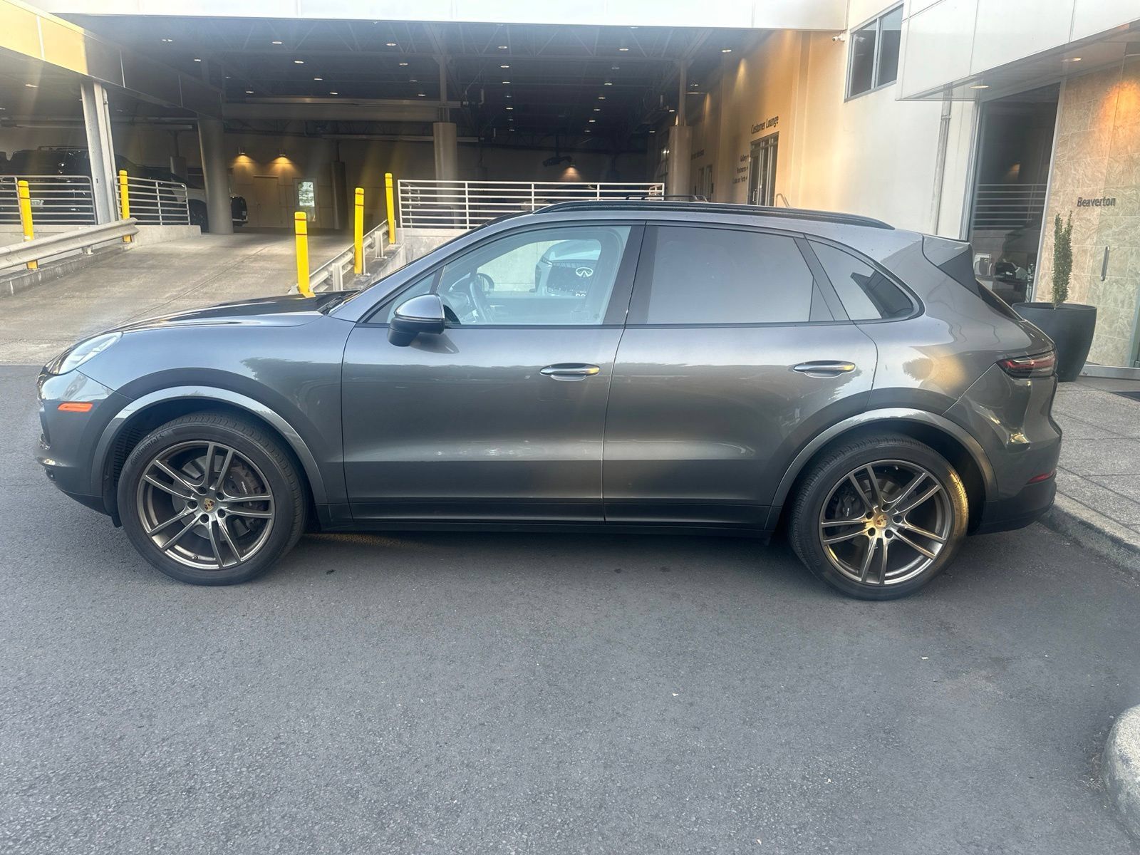 Used 2023 Porsche Cayenne AWD/4WD image 2
